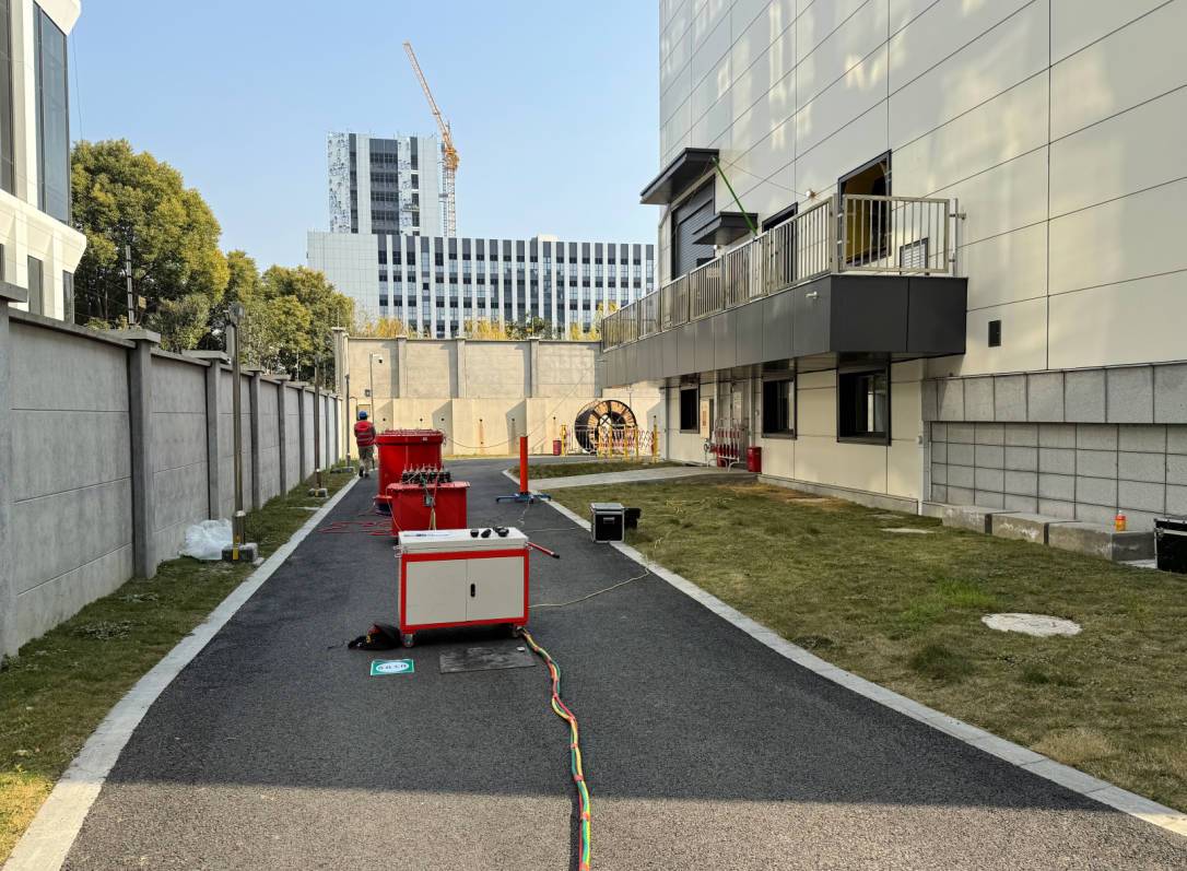 AC Resonant Test System 4